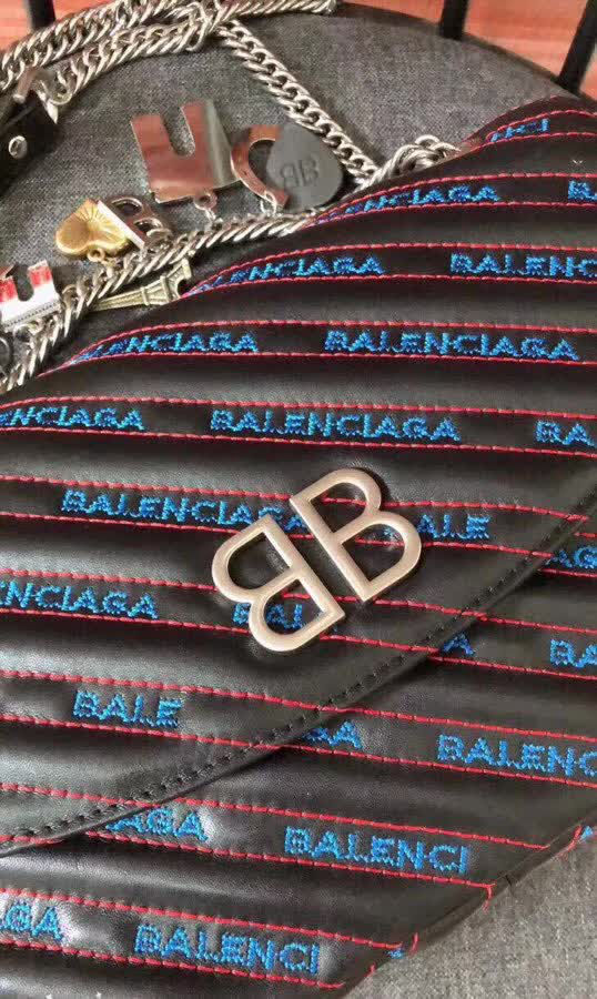 BALENCIAG巴黎世家 白色刺繡logo 白色暗扣 翻蓋鏈條包 單肩斜挎包  BL1816